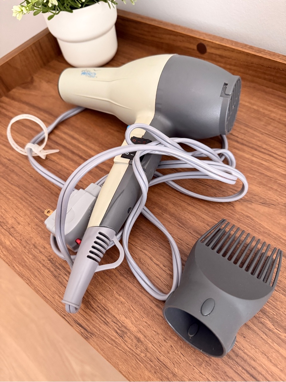 Travel Hair Dryer for Men - Cream and Gray